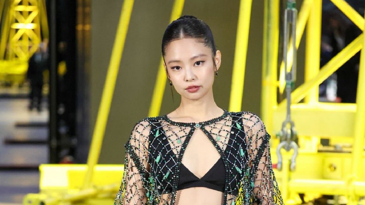 BLACKPINK Jennie Dazzles In Netted Attire, Shares Glimpses From Fall Winter 2026 Show 990341