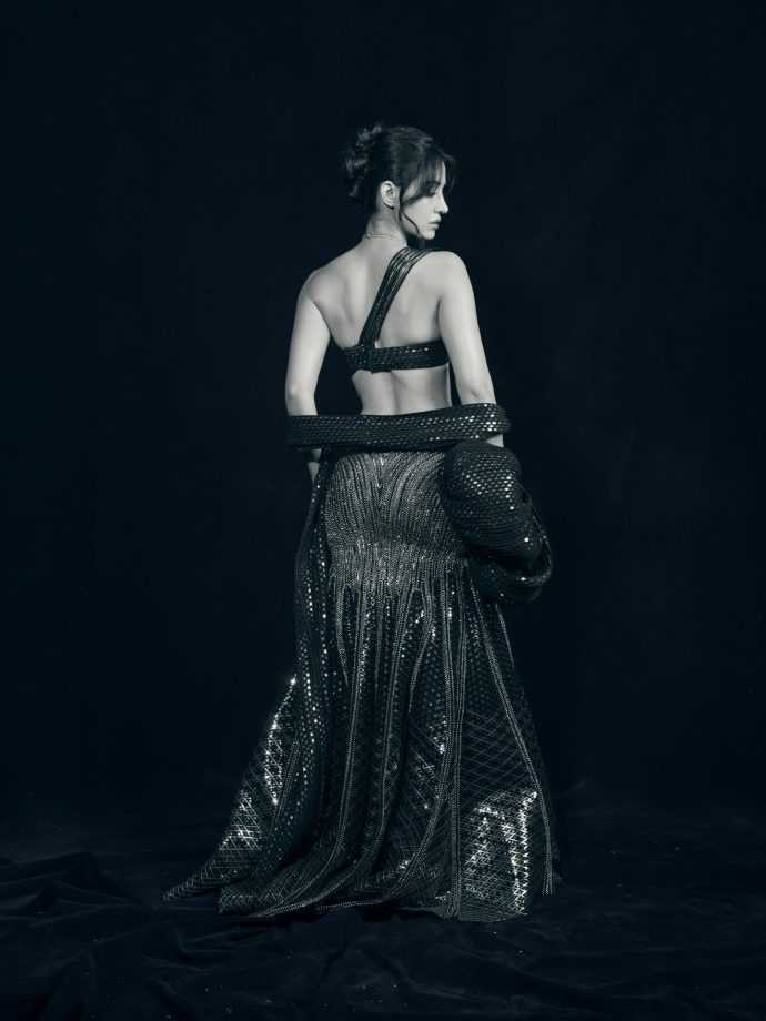 Disha Patani Channels Dark Glam in Statement Bralette and Shimmer Skirt 992129