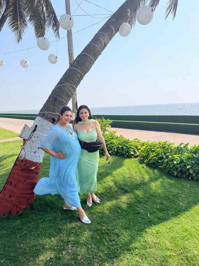 Divyanka Tripathi Flaunts Pregnancy Glow, Gushes Over Vivek Dahiya's Bonding With BFF Shraddha Arya's Son 991967