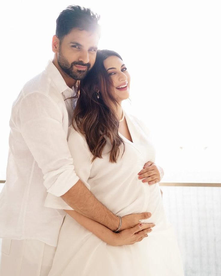 Divyanka Tripathi-Vivek Dahiya Confirm Pregnancy Buzz Flaunting Baby Bump In Photos; Check Baby Due Date 991487