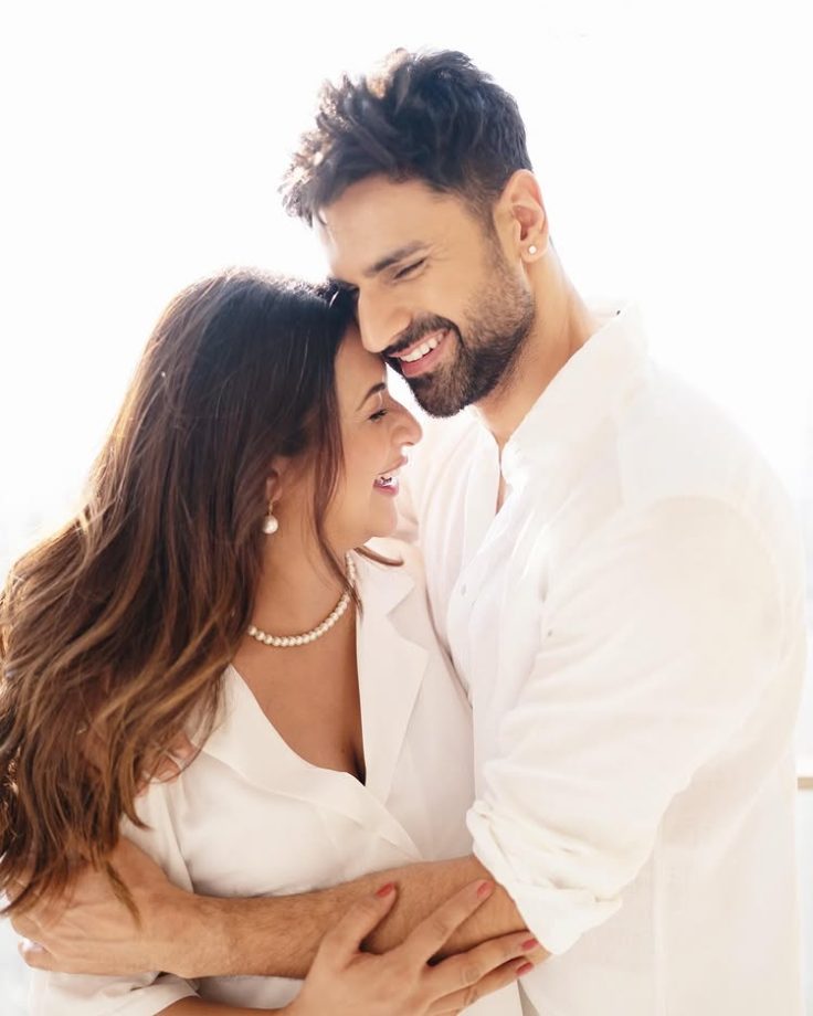 Divyanka Tripathi-Vivek Dahiya Confirm Pregnancy Buzz Flaunting Baby Bump In Photos; Check Baby Due Date 991488