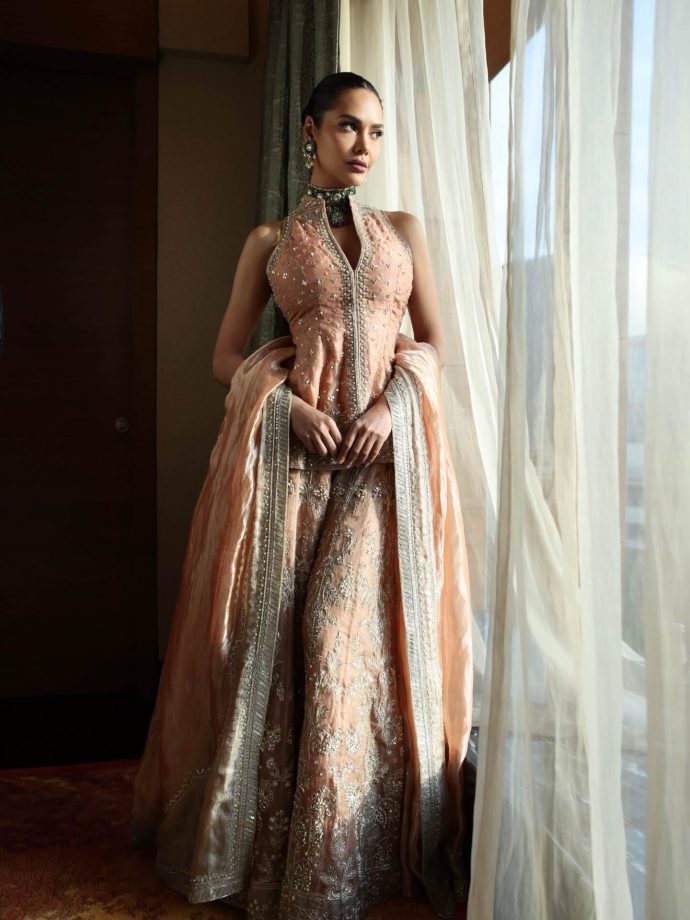 Esha Gupta Brings Elegant Ethnic Style In A Peach-Toned Outfit 990658