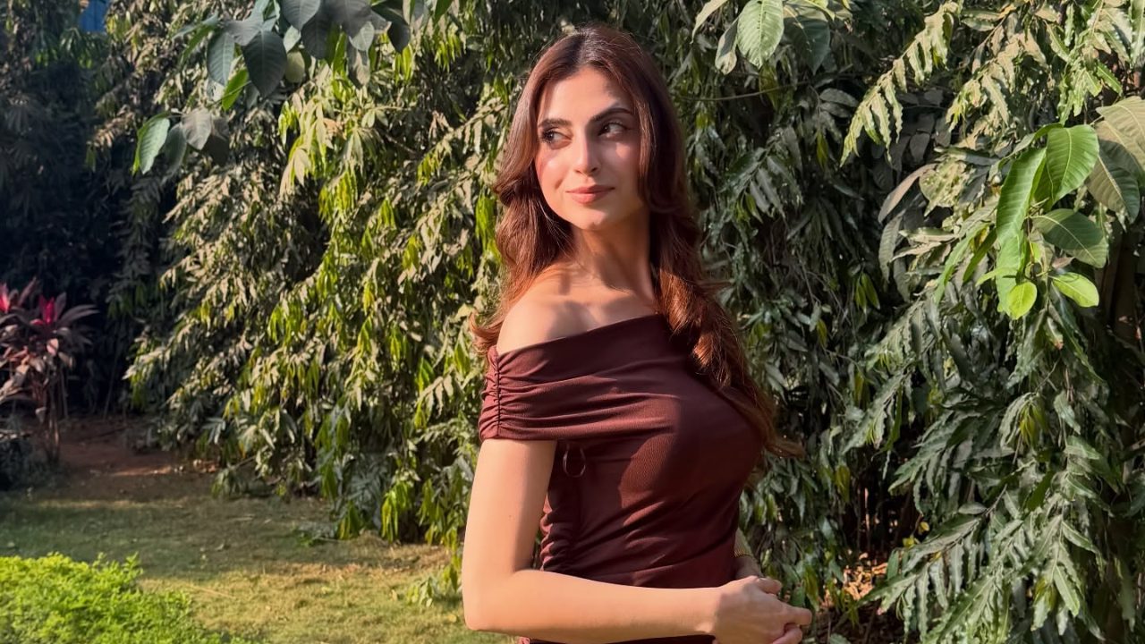Farrhana Bhatt Stuns In Elegant Brown Off-Shoulder Dress, Keeps Style Effortless And Chic 990719