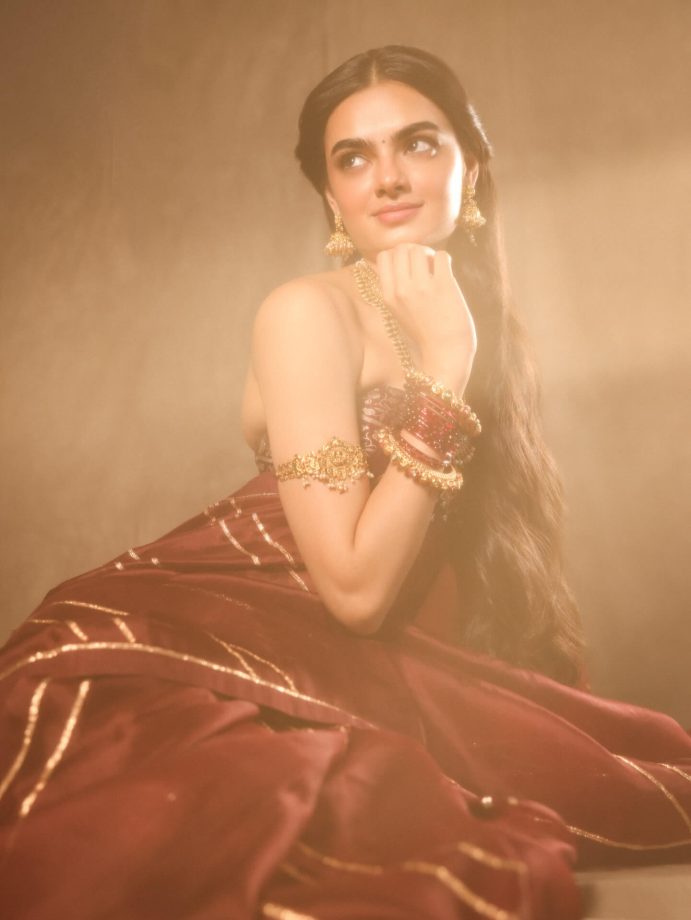 From Yeh Hai Mohabbatein's Little Ruhi To Style Queen — Ruhaanika Dhawan's Saree Look With Backless Blouse Breaks The Internet 992437