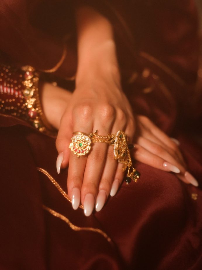 From Yeh Hai Mohabbatein's Little Ruhi To Style Queen — Ruhaanika Dhawan's Saree Look With Backless Blouse Breaks The Internet 992441