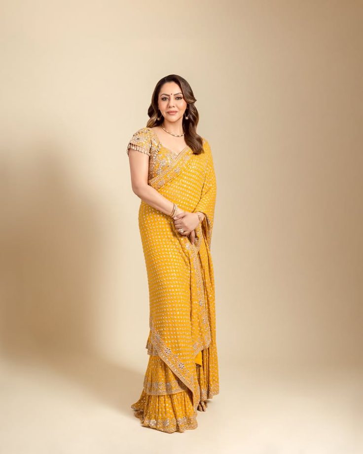 Gauri Khan Shines in Gold With a Classic Saree Style 989842