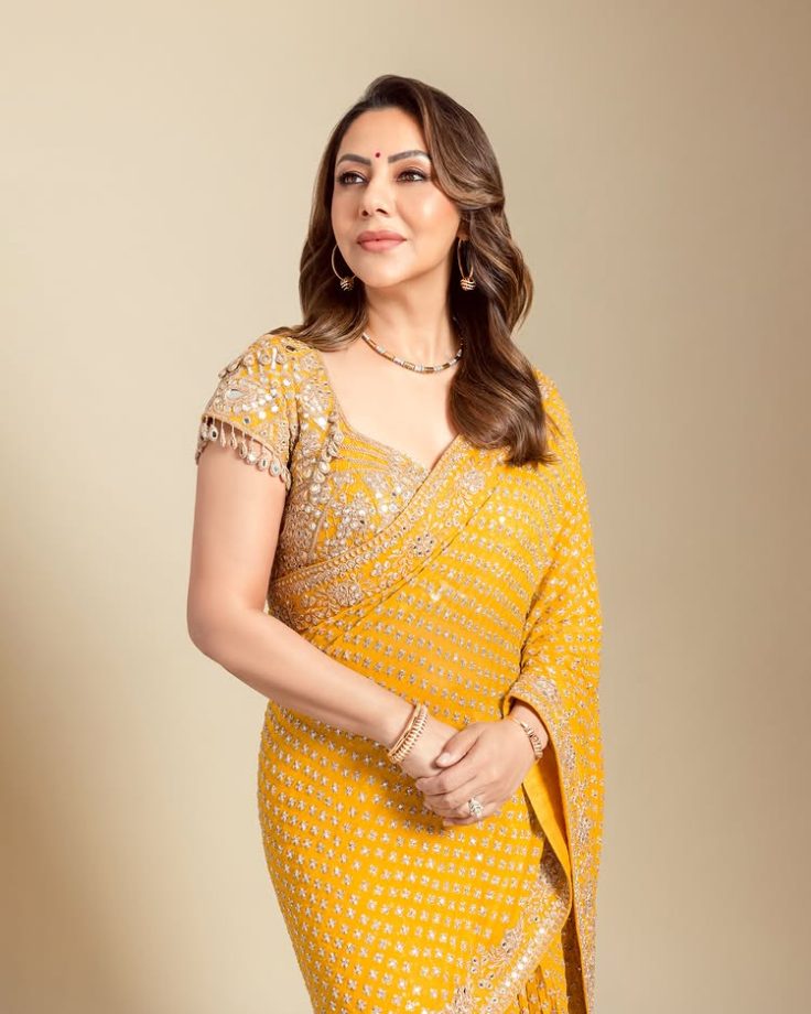 Gauri Khan Shines in Gold With a Classic Saree Style 989843
