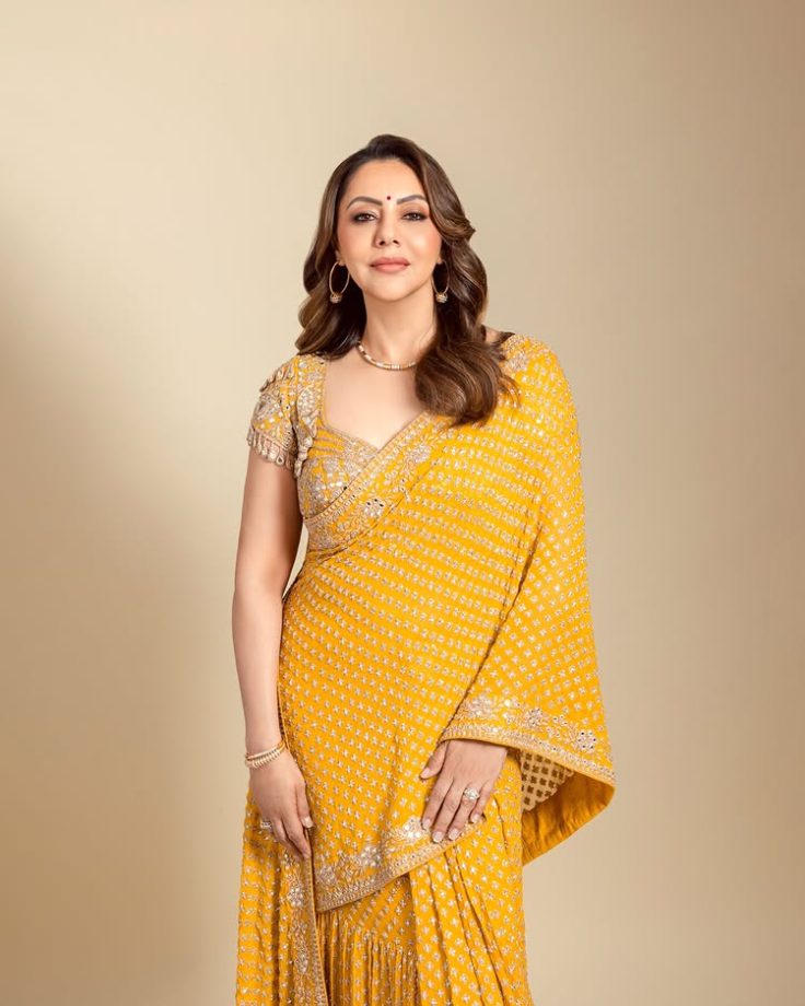 Gauri Khan Shines in Gold With a Classic Saree Style 989844