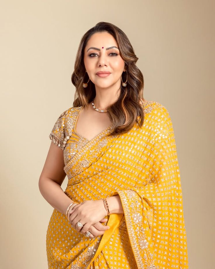 Gauri Khan Shines in Gold With a Classic Saree Style 989845