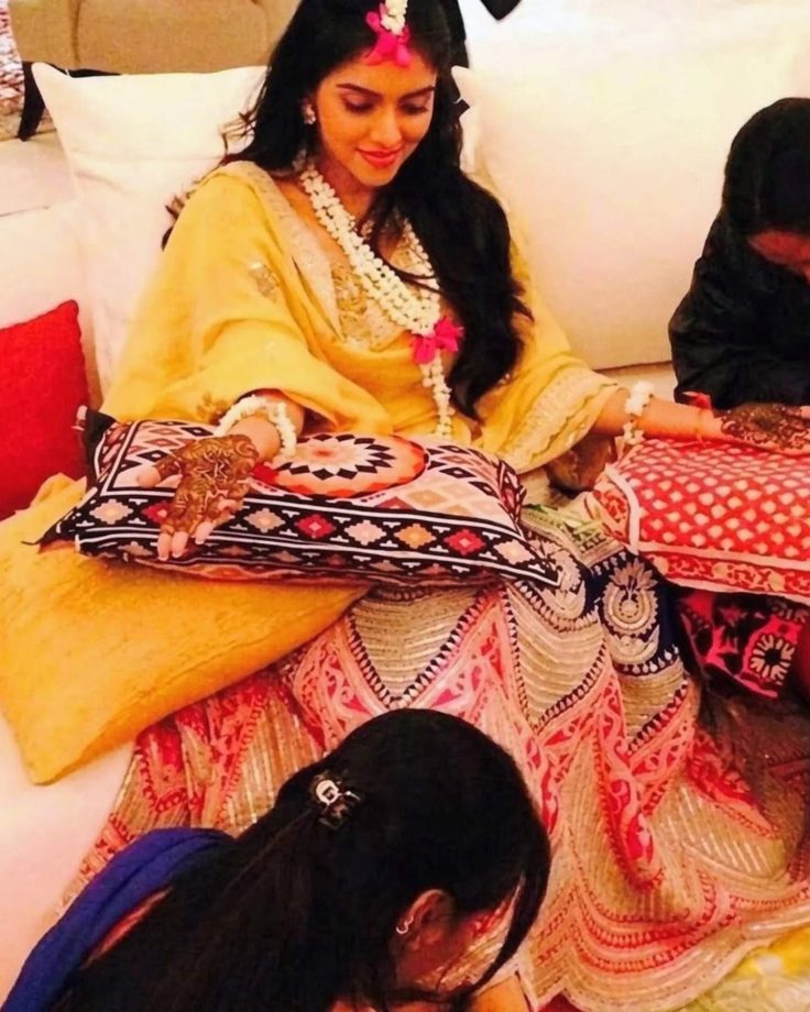 ‘Ghajini’ Star Asin Thottumkal’s Rare Mehendi Pictures Show Her In A Beautiful Multicoloured Lehenga 990549