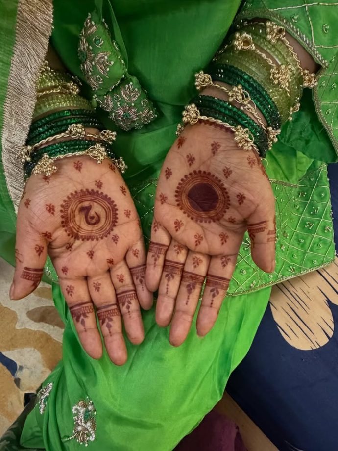 Hina Khan’s Elegant Eid Prep Look in Green is All About Tradition and Grace 991610