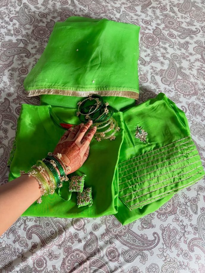 Hina Khan’s Elegant Eid Prep Look in Green is All About Tradition and Grace 991613