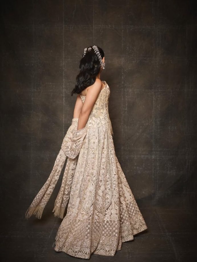 Isha Ambani’s Royal-Inspired Look Lights Up the Sangeet 990086