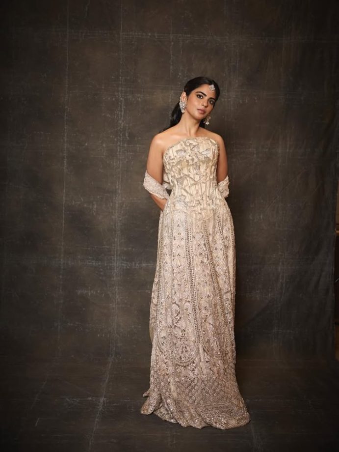 Isha Ambani’s Royal-Inspired Look Lights Up the Sangeet 990090
