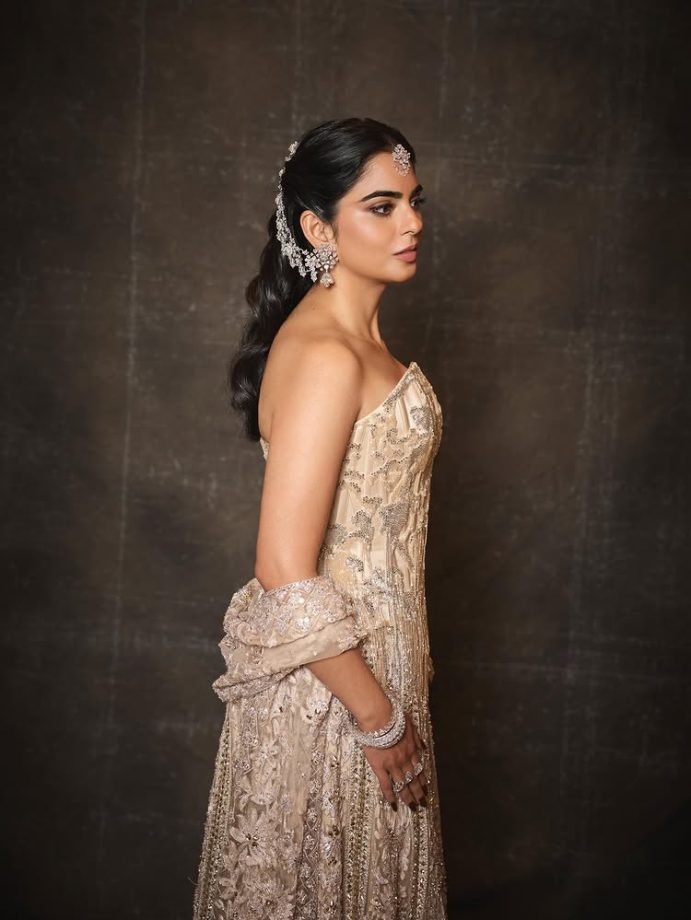 Isha Ambani’s Royal-Inspired Look Lights Up the Sangeet 990092