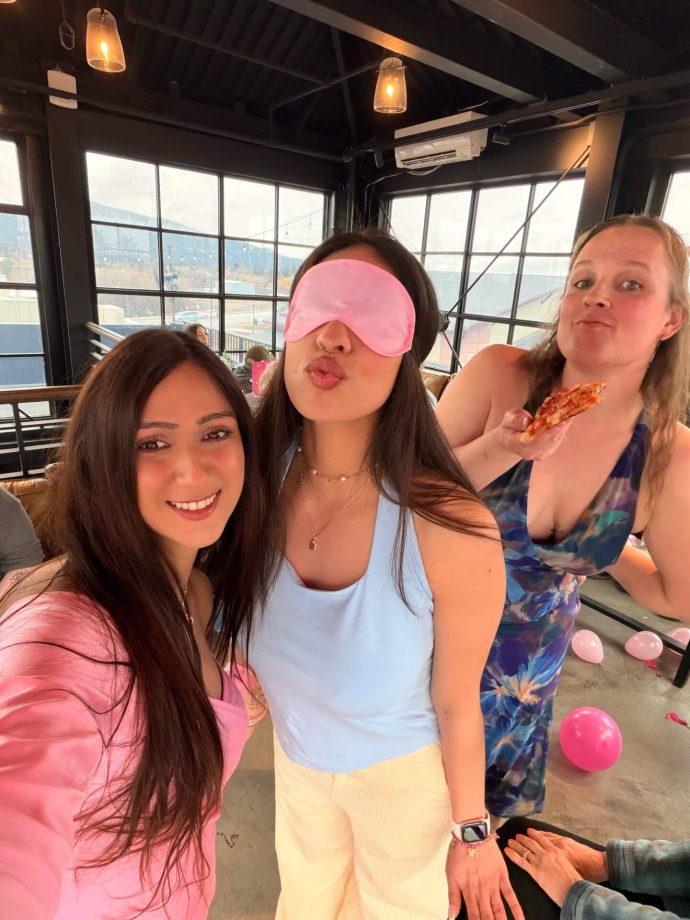 Kaisi Yeh Yaariaan's Krissann Barretto Flaunts Baby Bump In Baby Shower Pics, Co-star Niti Taylor Reacts 992977