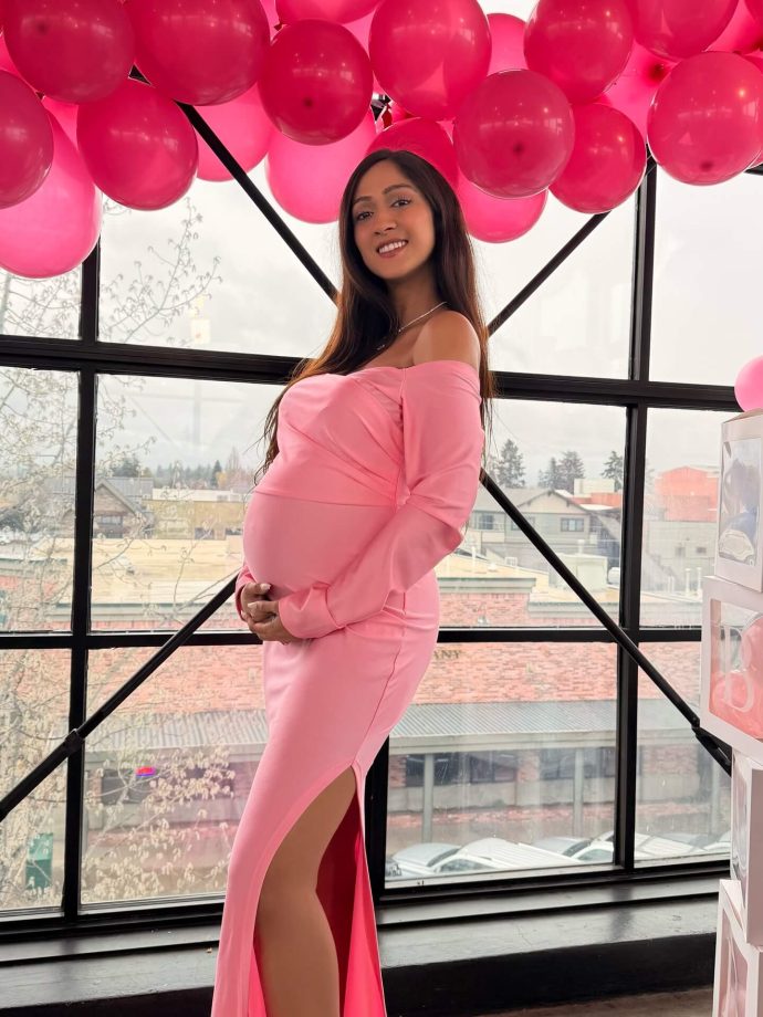 Kaisi Yeh Yaariaan's Krissann Barretto Flaunts Baby Bump In Baby Shower Pics, Co-star Niti Taylor Reacts 992978