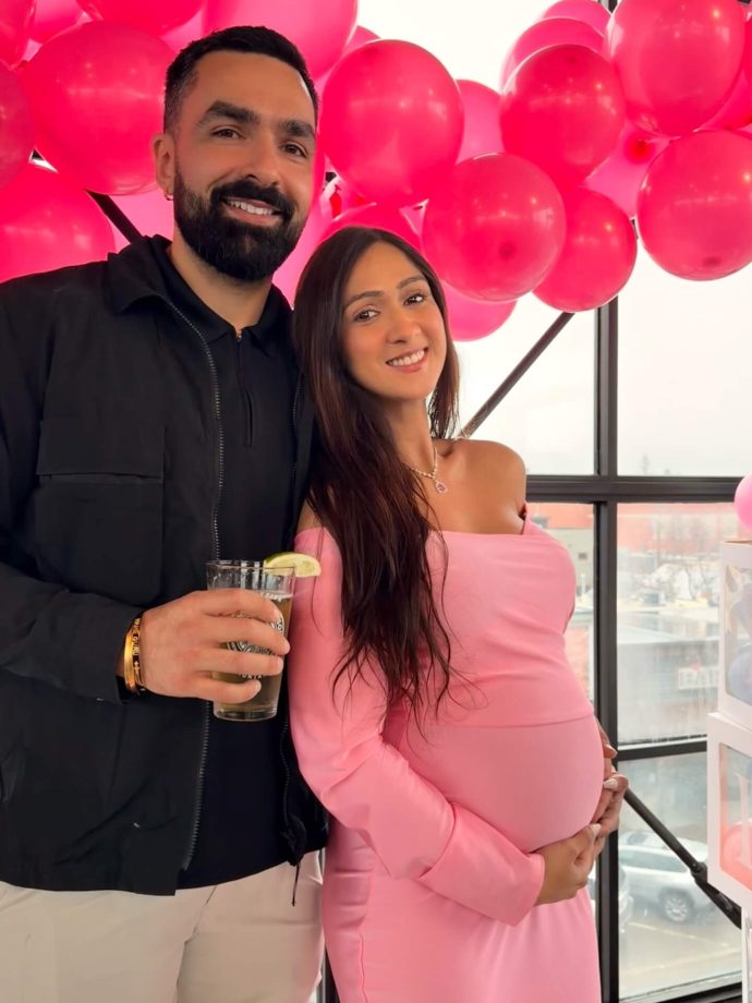 Kaisi Yeh Yaariaan's Krissann Barretto Flaunts Baby Bump In Baby Shower Pics, Co-star Niti Taylor Reacts 992972
