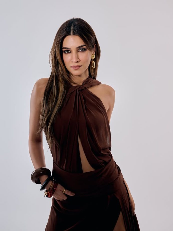 Kriti Sanon Looks Elegant in a Stylish Brown Gown 989906