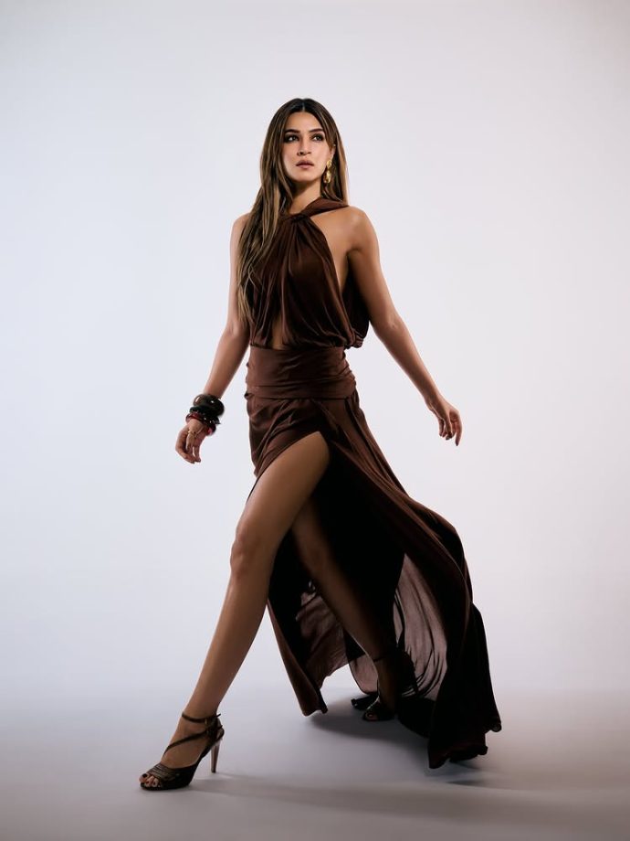 Kriti Sanon Looks Elegant in a Stylish Brown Gown 989901