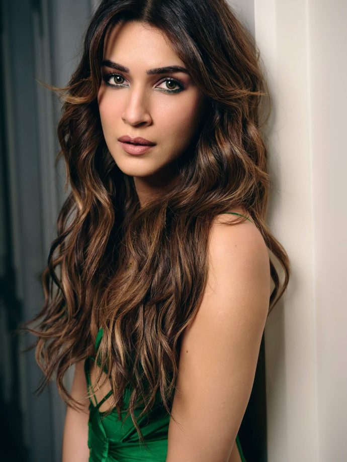 Kriti Sanon Owns The Spotlight In Luxe Green Look 992393