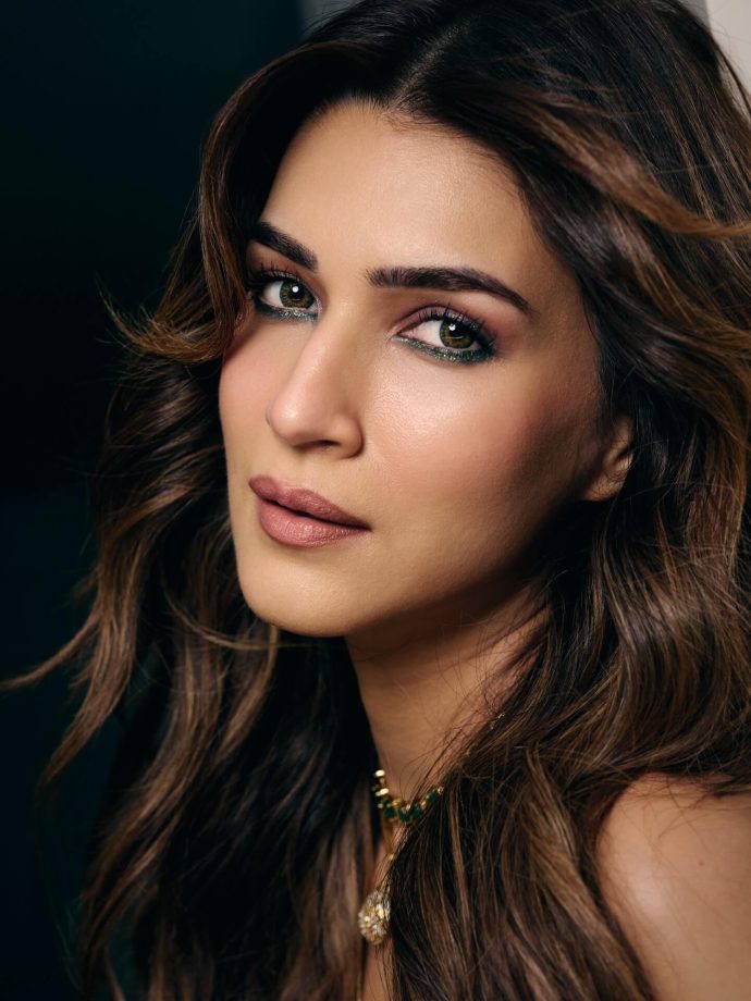 Kriti Sanon Owns The Spotlight In Luxe Green Look 992395