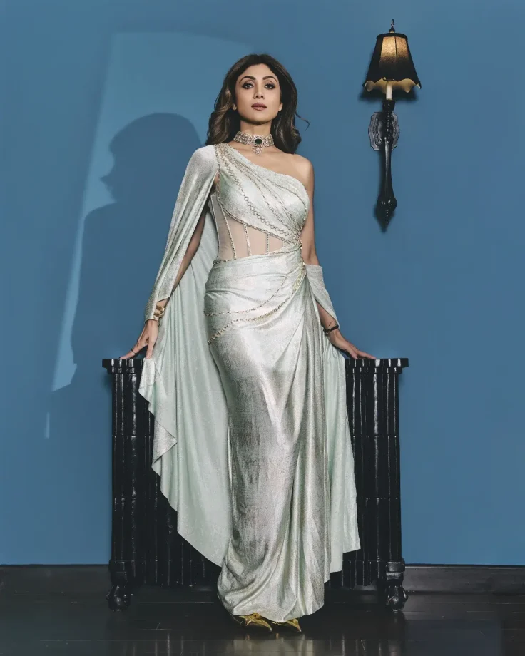 Madhuri Dixit, Kajol Devgn, Shilpa Shetty, and Genelia Deshmukh Show How Sarees Still Rule Bollywood Style 992752