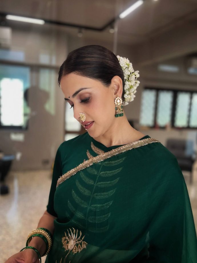 Madhuri Dixit, Kajol Devgn, Shilpa Shetty, and Genelia Deshmukh Show How Sarees Still Rule Bollywood Style 992757