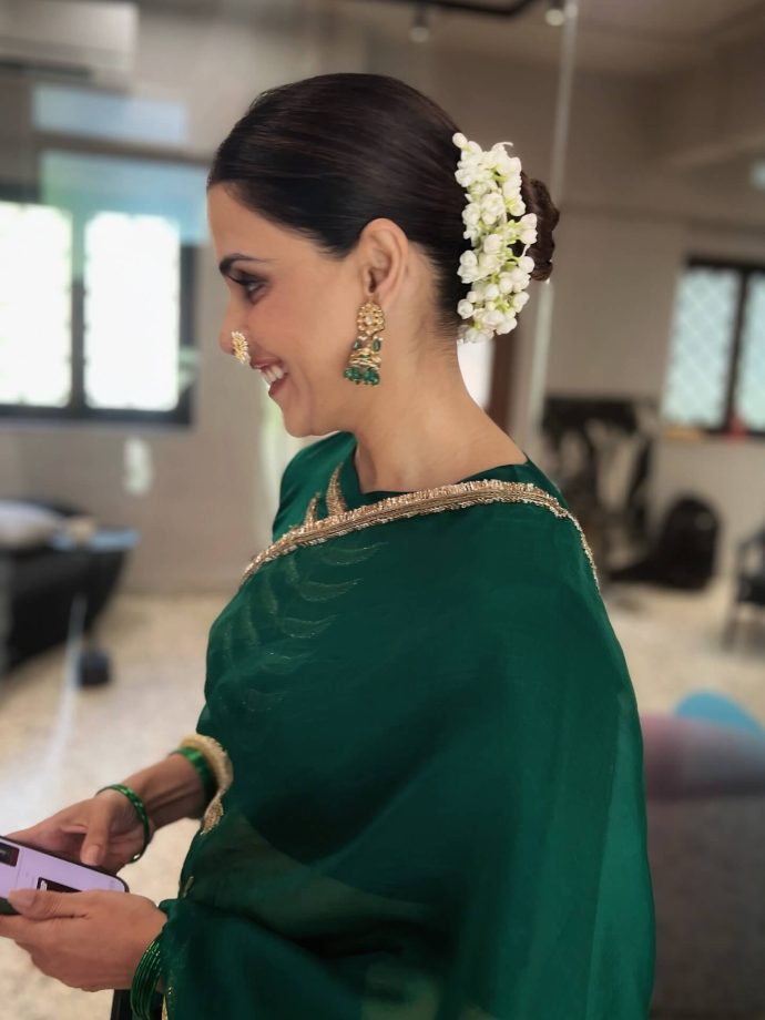 Madhuri Dixit, Kajol Devgn, Shilpa Shetty, and Genelia Deshmukh Show How Sarees Still Rule Bollywood Style 992759