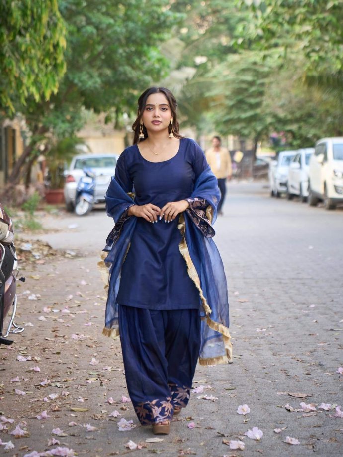 Manisha Rani Elevates Everyday Ethnic Style in Elegant Blue Suit Look 992542