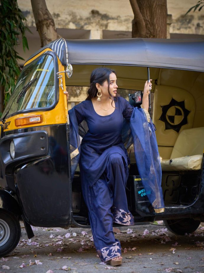 Manisha Rani Elevates Everyday Ethnic Style in Elegant Blue Suit Look 992544