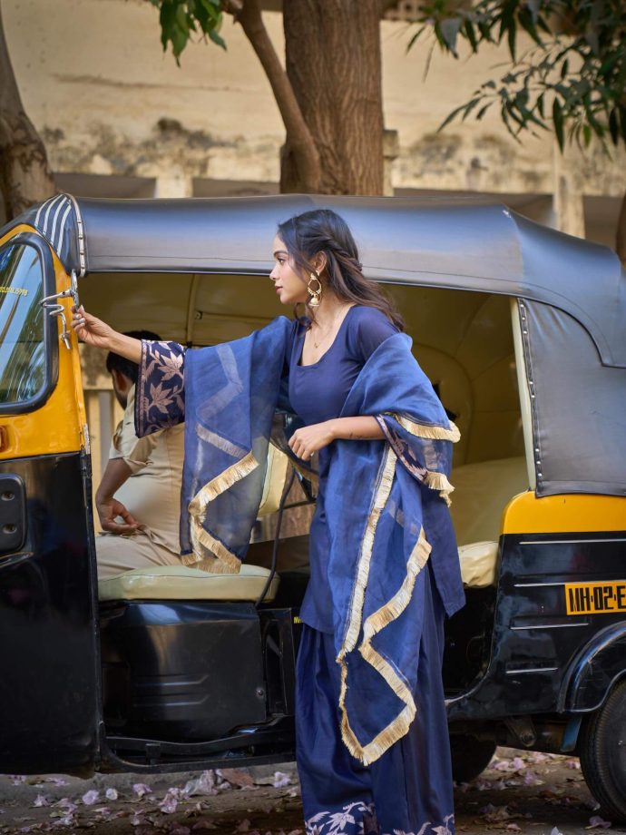 Manisha Rani Elevates Everyday Ethnic Style in Elegant Blue Suit Look 992548