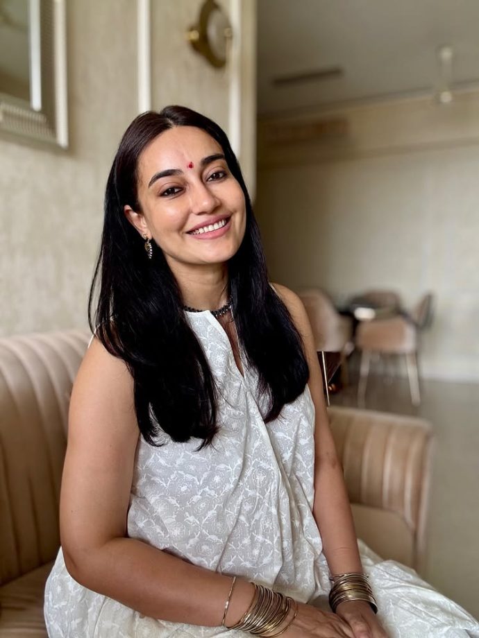 Mom-to-be Surbhi Jyoti Embraces Festive Spirit During Kanjak In Elegant White Anarkali 992423