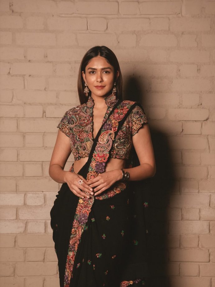 Mrunal Thakur Stuns in Designer Shyama Saree Set by Mrunalini Rao at Vijay and Rashmika’s Wedding Reception 989999