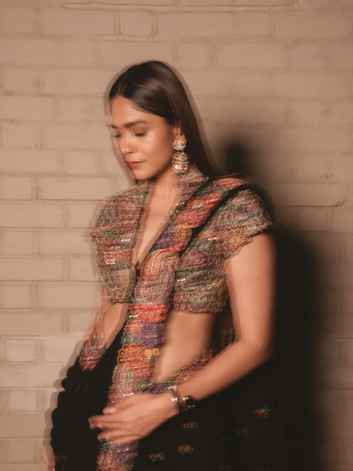 Mrunal Thakur Stuns in Designer Shyama Saree Set by Mrunalini Rao at Vijay and Rashmika’s Wedding Reception 990001