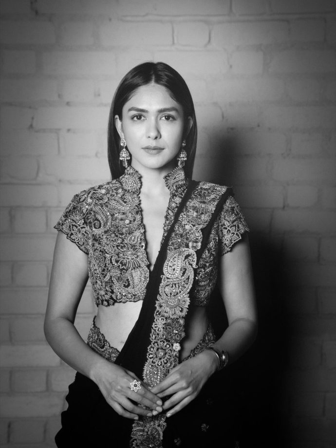 Mrunal Thakur Stuns in Designer Shyama Saree Set by Mrunalini Rao at Vijay and Rashmika’s Wedding Reception 990003