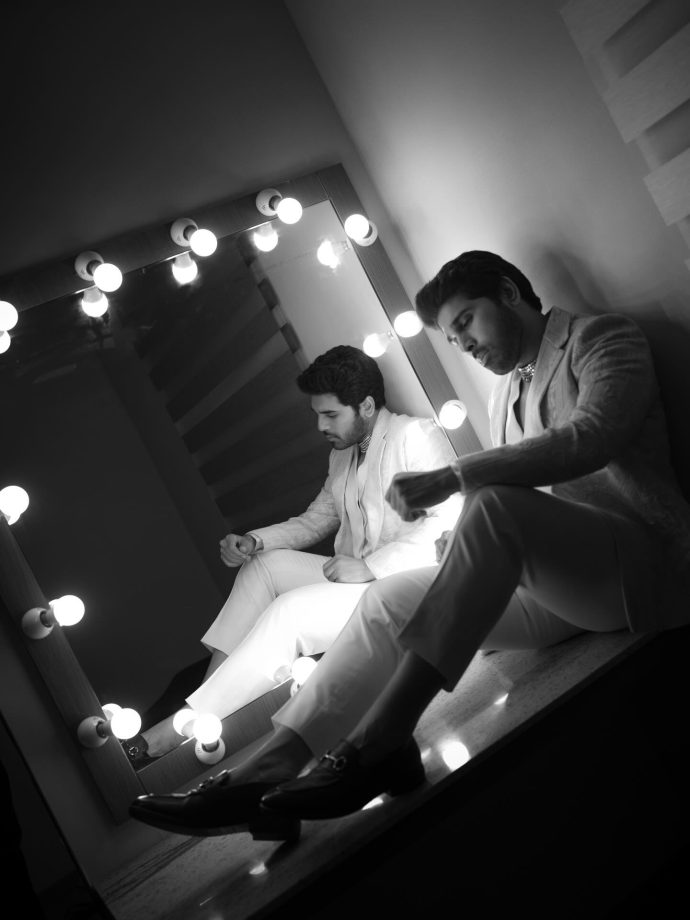 Nayanika Reddy and Allu Sirish in Anamika Khanna for Their Reception 989406