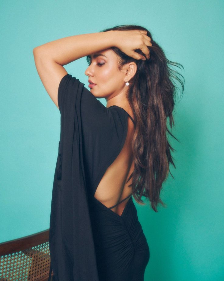 Neha Sharma Shows How Black Can Never Go Wrong 989217