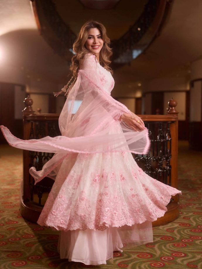 Nikki Tamboli Glows in Soft Pink Ethnic Look 992590
