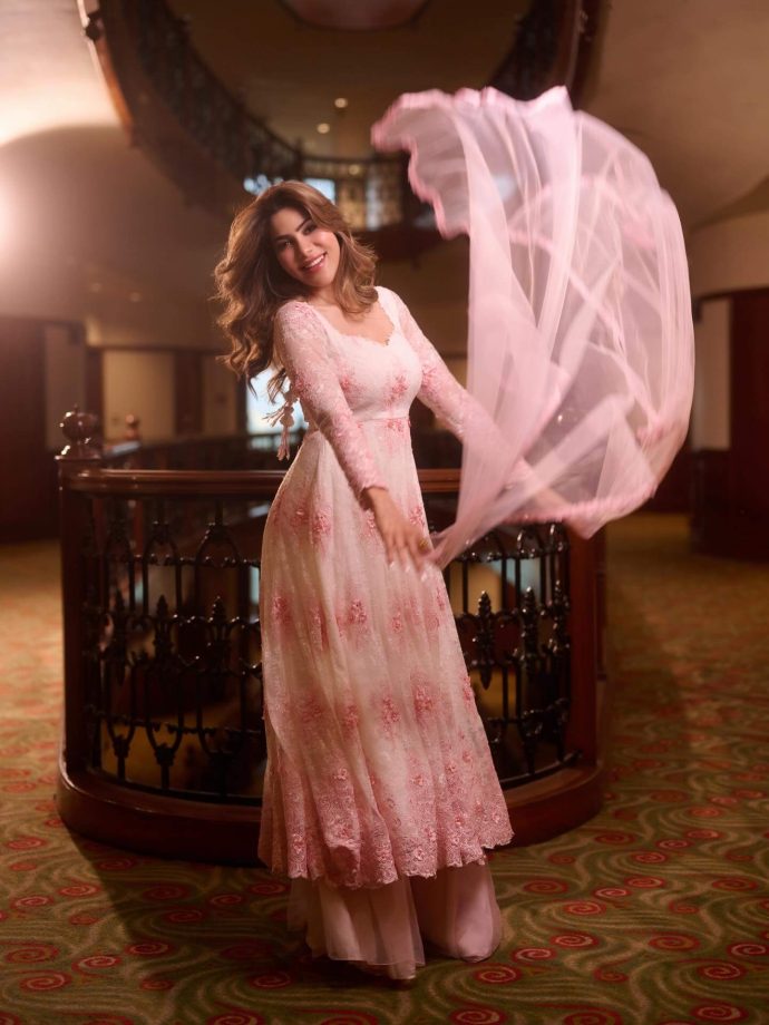 Nikki Tamboli Glows in Soft Pink Ethnic Look 992591