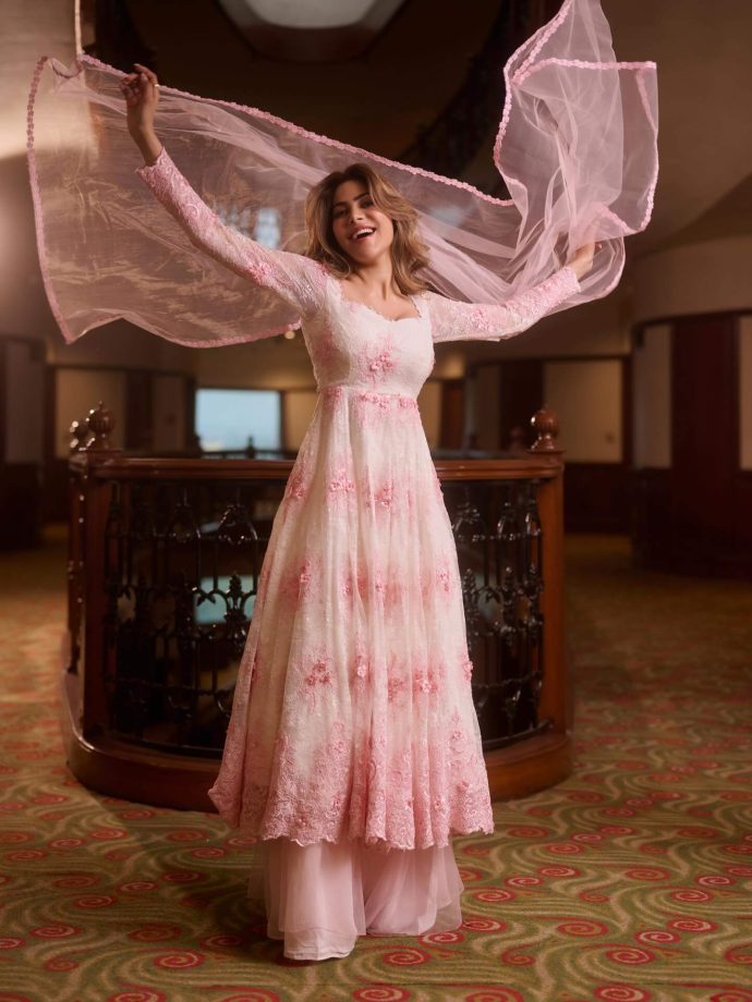 Nikki Tamboli Glows in Soft Pink Ethnic Look 992594