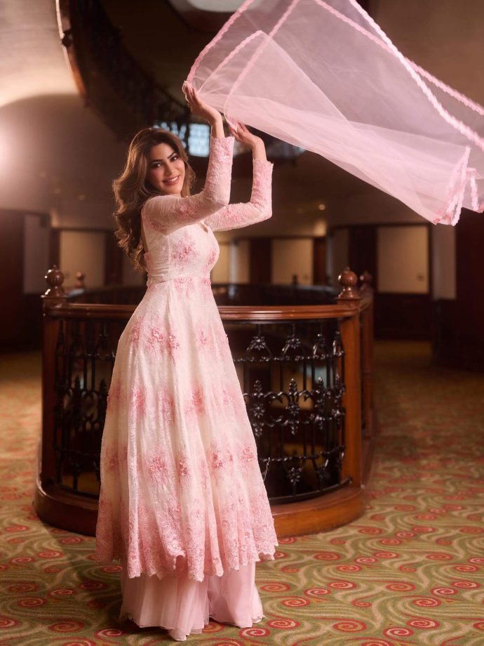 Nikki Tamboli Glows in Soft Pink Ethnic Look 992596