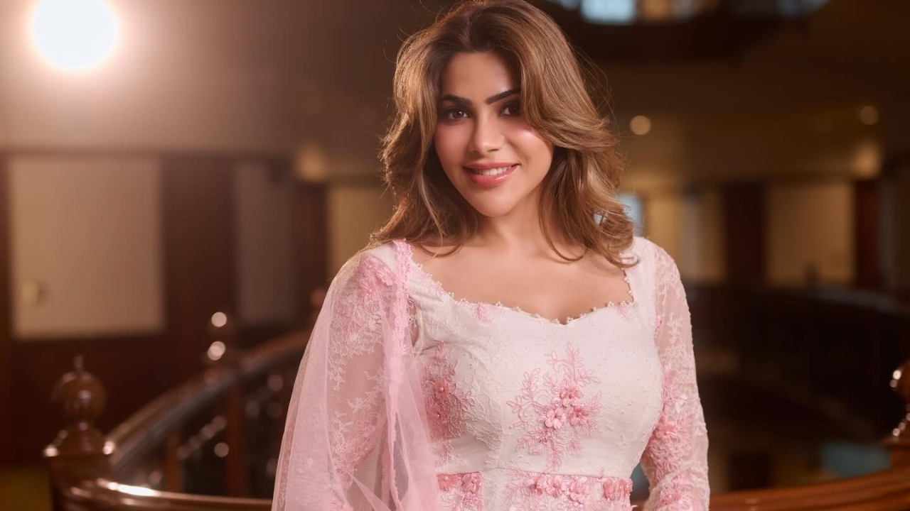 Nikki Tamboli Glows in Soft Pink Ethnic Look 992588