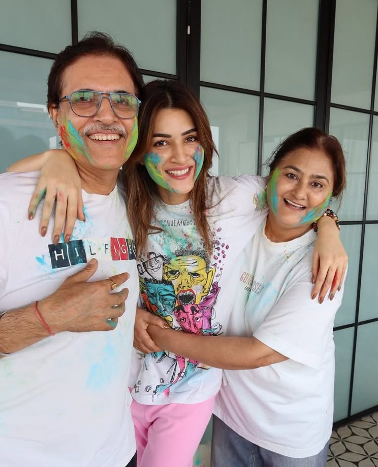 Nupur Sanon Celebrates First Holi After Marriage With Stebin Ben, Kriti Sanon, and Family 989353