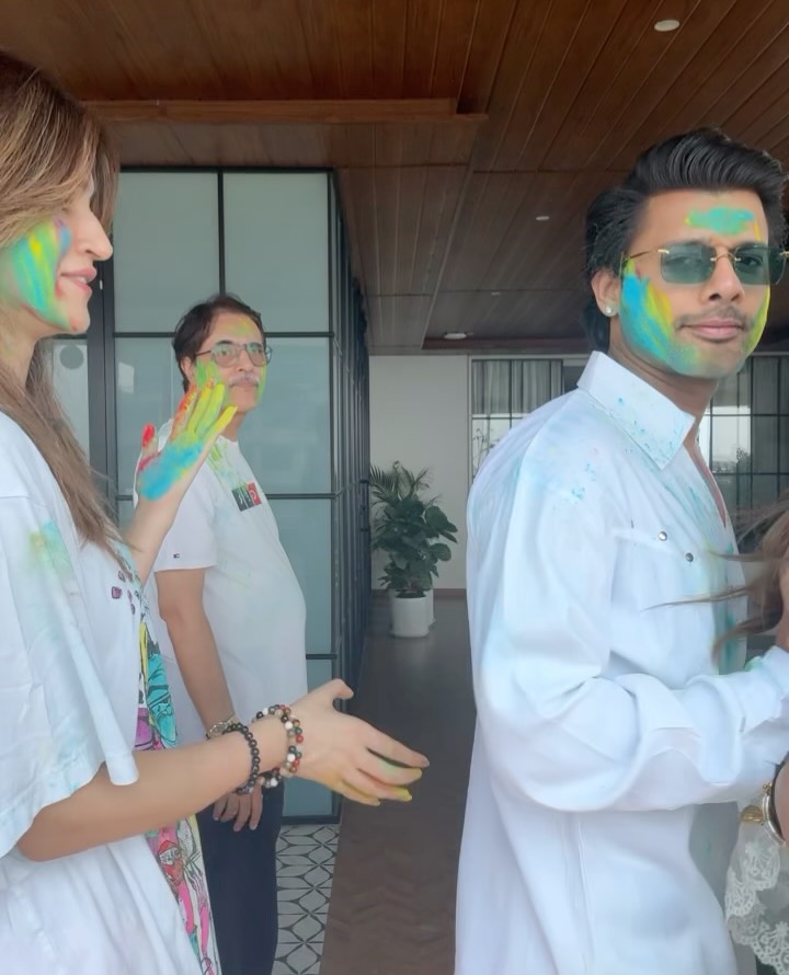 Nupur Sanon Celebrates First Holi After Marriage With Stebin Ben, Kriti Sanon, and Family 989355