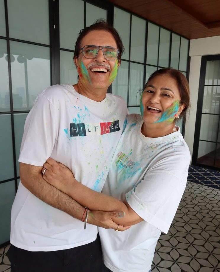 Nupur Sanon Celebrates First Holi After Marriage With Stebin Ben, Kriti Sanon, and Family 989356