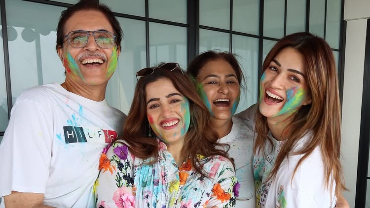 Nupur Sanon Celebrates First Holi After Marriage With Stebin Ben, Kriti Sanon, and Family 989351