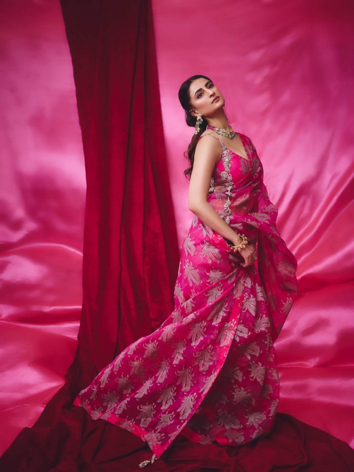Palak Tiwari Looks Elegant In A Bright Pink Saree With Traditional Jewellery 990794
