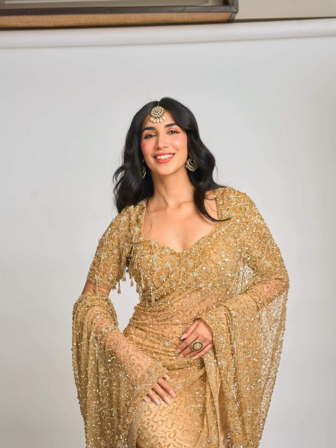 Parul Gulati Shines in a Gold Saree and Keeps It Simple Yet Stunning 992607