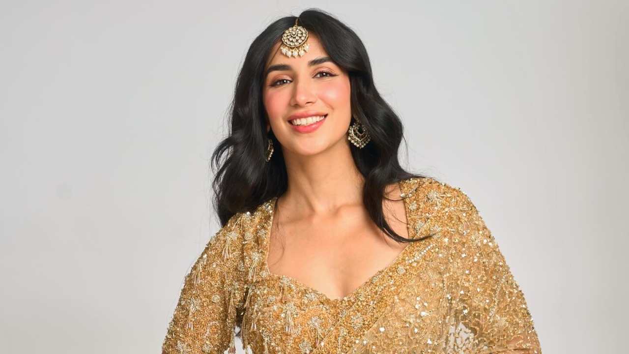 Parul Gulati Shines in a Gold Saree and Keeps It Simple Yet Stunning 992605